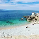 Near Sea, דירה